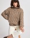 Sweter damski brązowy Slow z warkoczowym splotem